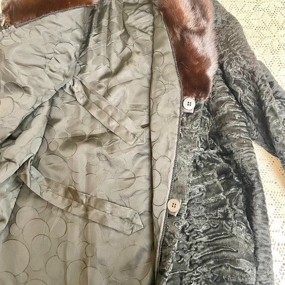 Vintage Fur Coat Curly Lamb with Mink Collar. Broadtail. Ashtrakhan. Swakara. - Picture 5 of 16